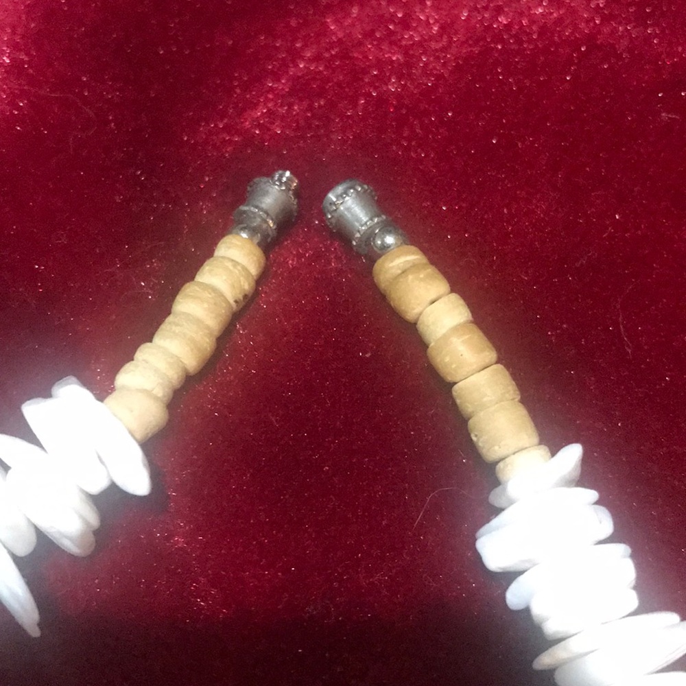 Shell Necklace - Picture 4 of 8